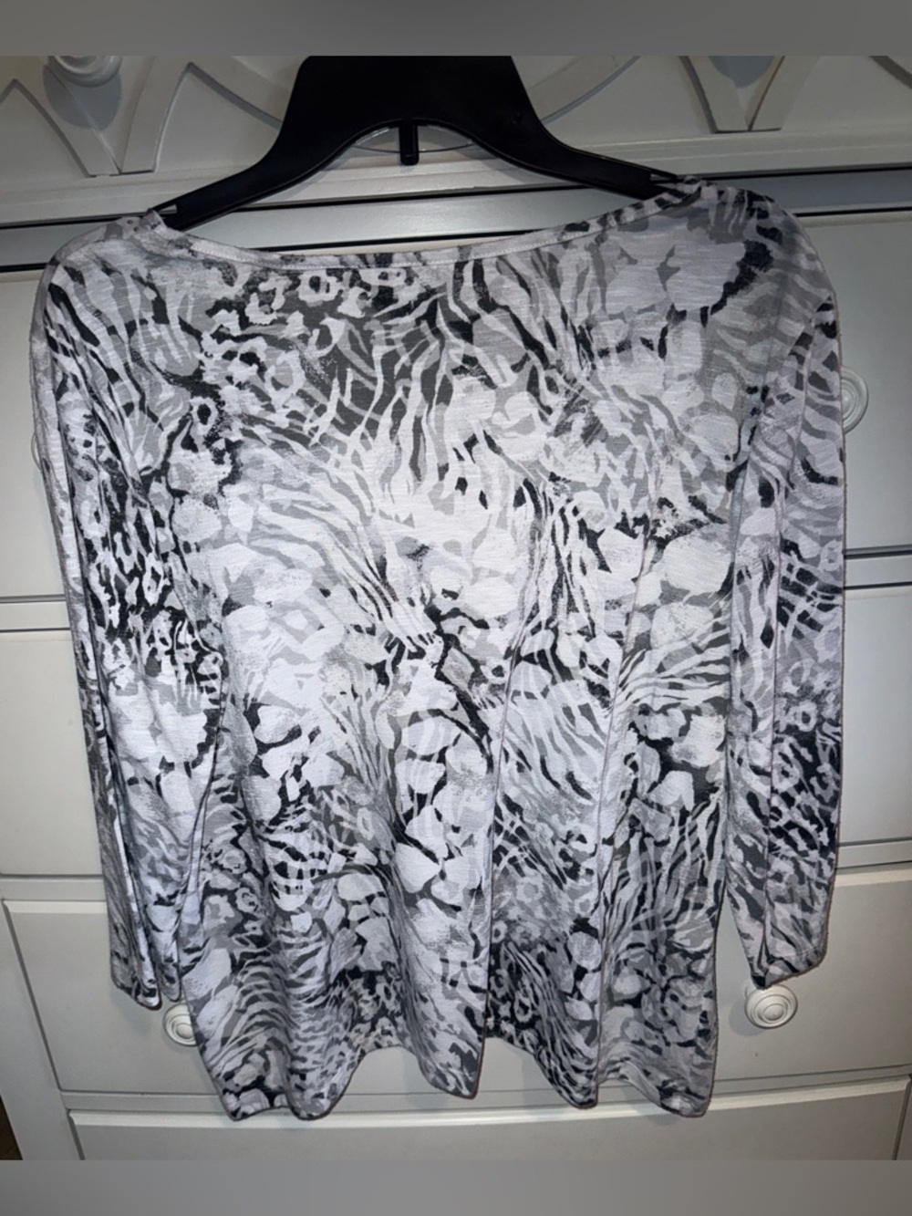 Alfred Dunner Gray & White Animal-Print Long Sleeve Top Size Medium